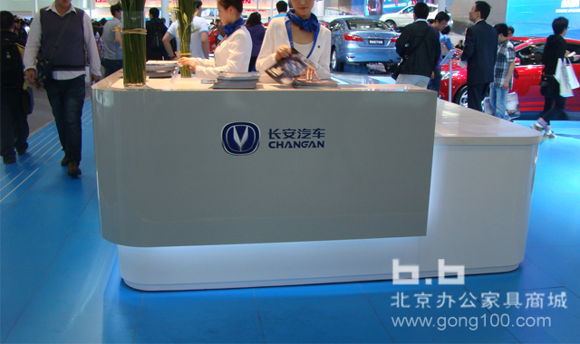 错落发光展台正面图